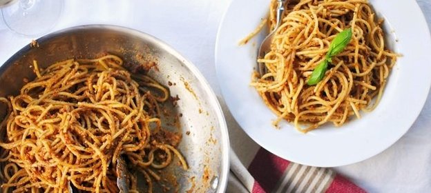 Спагетти с чесноком и маслом