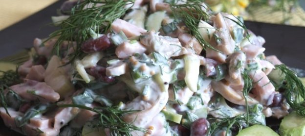 Салат с красной фасолью,ветчиной и шампиньонами