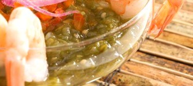 Зеленая сальса из томатилло и авокадо