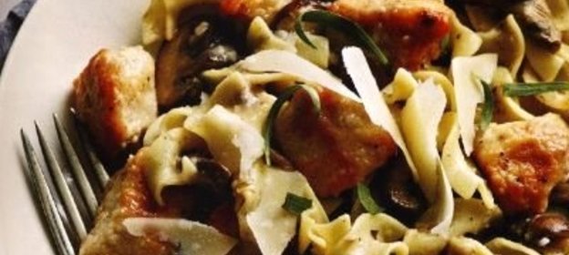 Лапша с курицей и грибами