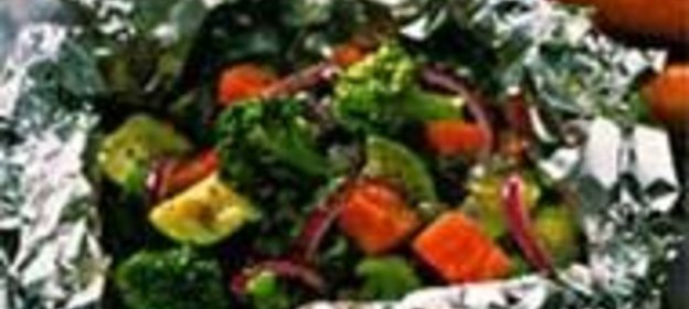 Овощи в фольге с базиликом и льдом