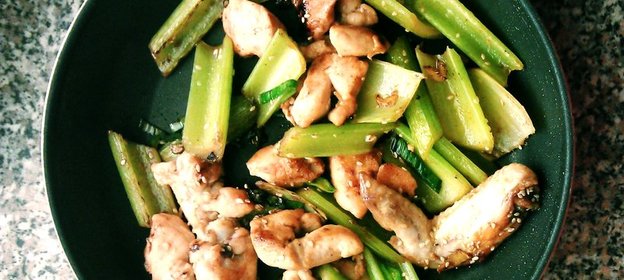 Курица жареная с сельдереем по рецепту Марты Стюарт