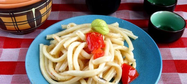 Паста с помидорами и болгарским перцем