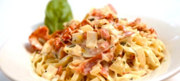 Спагетти карбонара с пармской ветчиной