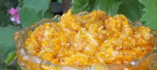 Пицца с колбасой