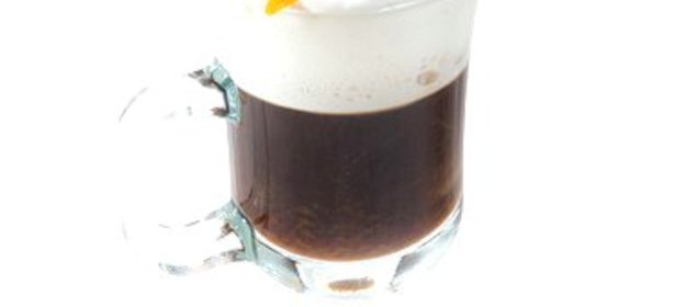 Кофе с ликером «Гранд Марнье» и апельсиновыми сливками