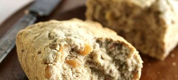 Хлеб с бананами, имбирем и бразильскими орехами