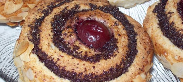 Булочки из творожного теста с маковой начинкой