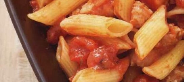 Паста с соусом из фарша и помидоров