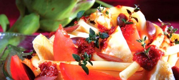 Макароны с артишоками, оливками и запеченными томатами
