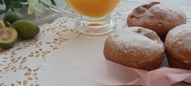 Маффины из фейхоа с цитрусовым соусом