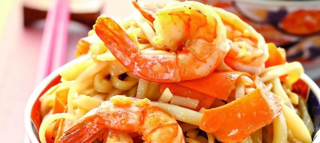 Лапша с креветками и кальмарами