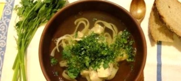 Пряный бульон с лапшой