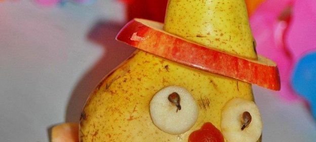 Фруктовый человечек для детского праздника