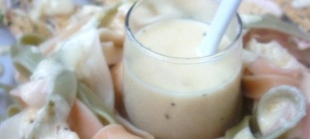 Паста Linguine с лимонным соусом для нежной курочки с чесноком