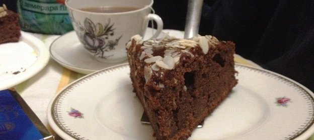 Медово-шоколадный торт с бананом