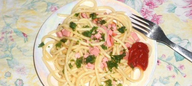 Cпагетти с колбасой