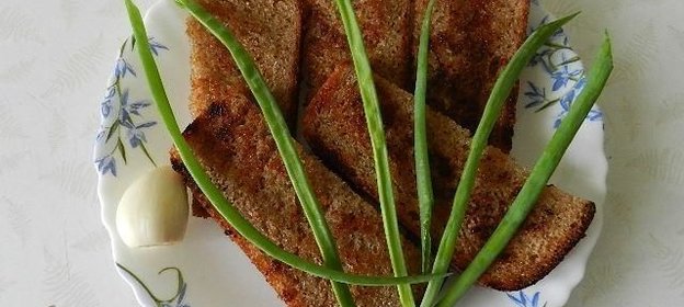 Чесночные гренки из черного хлеба с чесноком