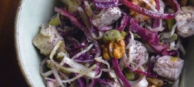 Салат из морской капусты с лапшой и баклажанами