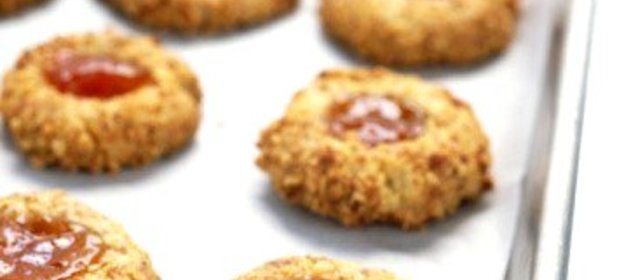 Пасхальное миндальное печенье с джемом