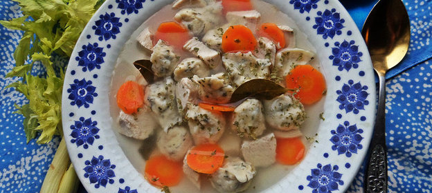 Куриный бульон с заварными клёцками