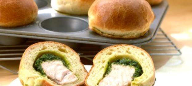 Булочки, фаршированные шпинатом и лососем