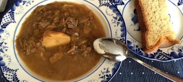 Низкокалорийные суточные щи на бульоне из куриных потрошков