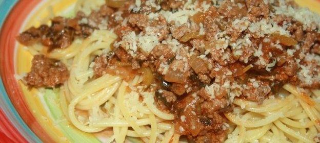 Легкий мясной соус с кинзой и болгарским перцем для спагетти в мультиварке