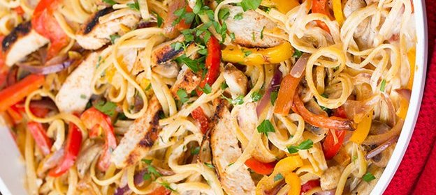 Пикантная паста с курицей