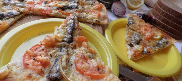 Пицца со шпротами