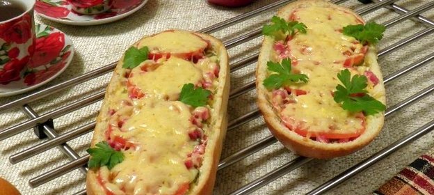 Домашняя пицца на батоне