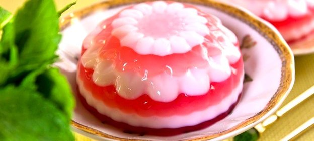 Желе бело-розовое