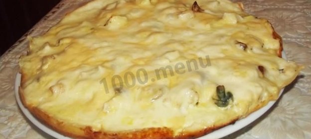 Пицца с курицей грибами и сыром