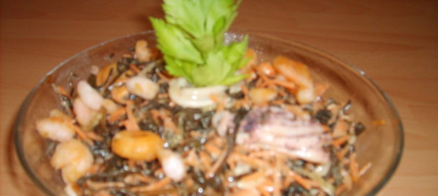 морская капуста с морепродуктами и корейской морковью