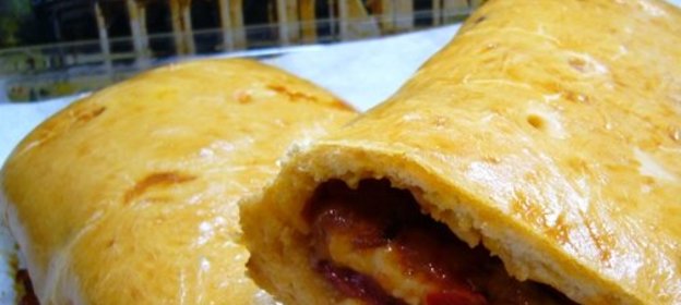 Закрытая пицца-вулкан «Обжигающий Stromboli