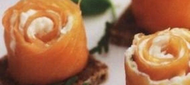 Пицца с ветчиной и ананасом