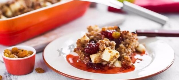 Постная гречневая запеканка с яблоками и изюмом