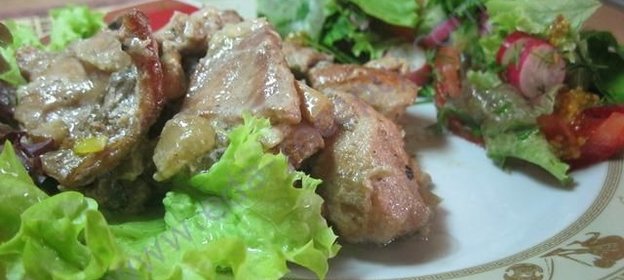 Кролик тушеный в сметане