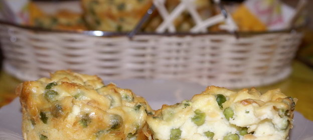 Мини-запеканки с зелёным горошком и сыром