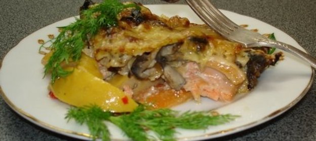 Грибная запеканка с форелью и ароматной айвой