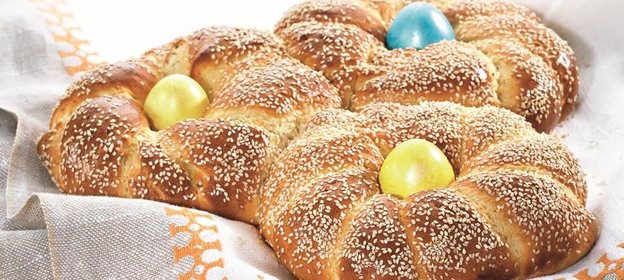 Греческий пасхальный хлеб