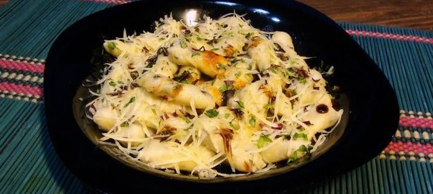 Паста strozzo pretti а-ля ньокки с золотым соусом из шалфея