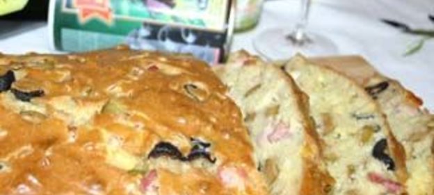 Оливковый хлеб с окороком