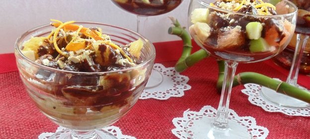 Фруктовый салат с шоколадно кофейным соусом для моей лЮбимой Даши!!!