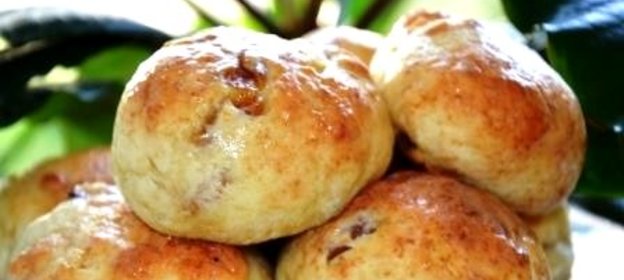 Творожные булочки с черешней