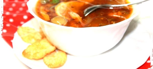 Сборная солянка на курином бульоне