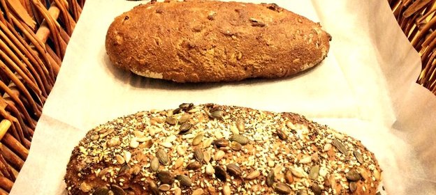 Хлеб из цельнозерновой муки с семенами и орехами