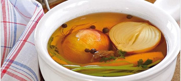 Сборный бульон из остатков птицы и мяса