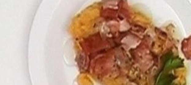 Булочка с маслом и петрушкой