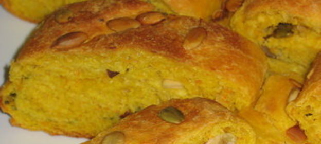 Тыквеный хлеб с зеленым луком и семечками